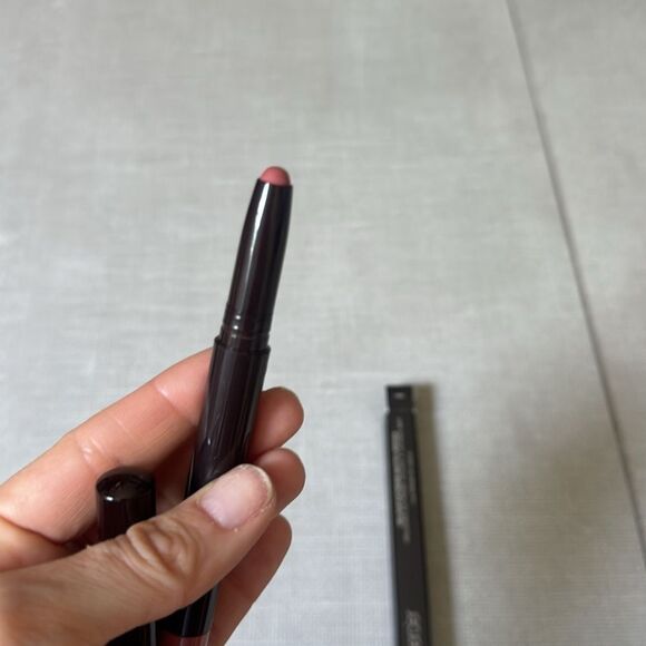 🌺Laura Mercier Vibe Velour Extreme Matte Lipstick - Picture 2 of 2